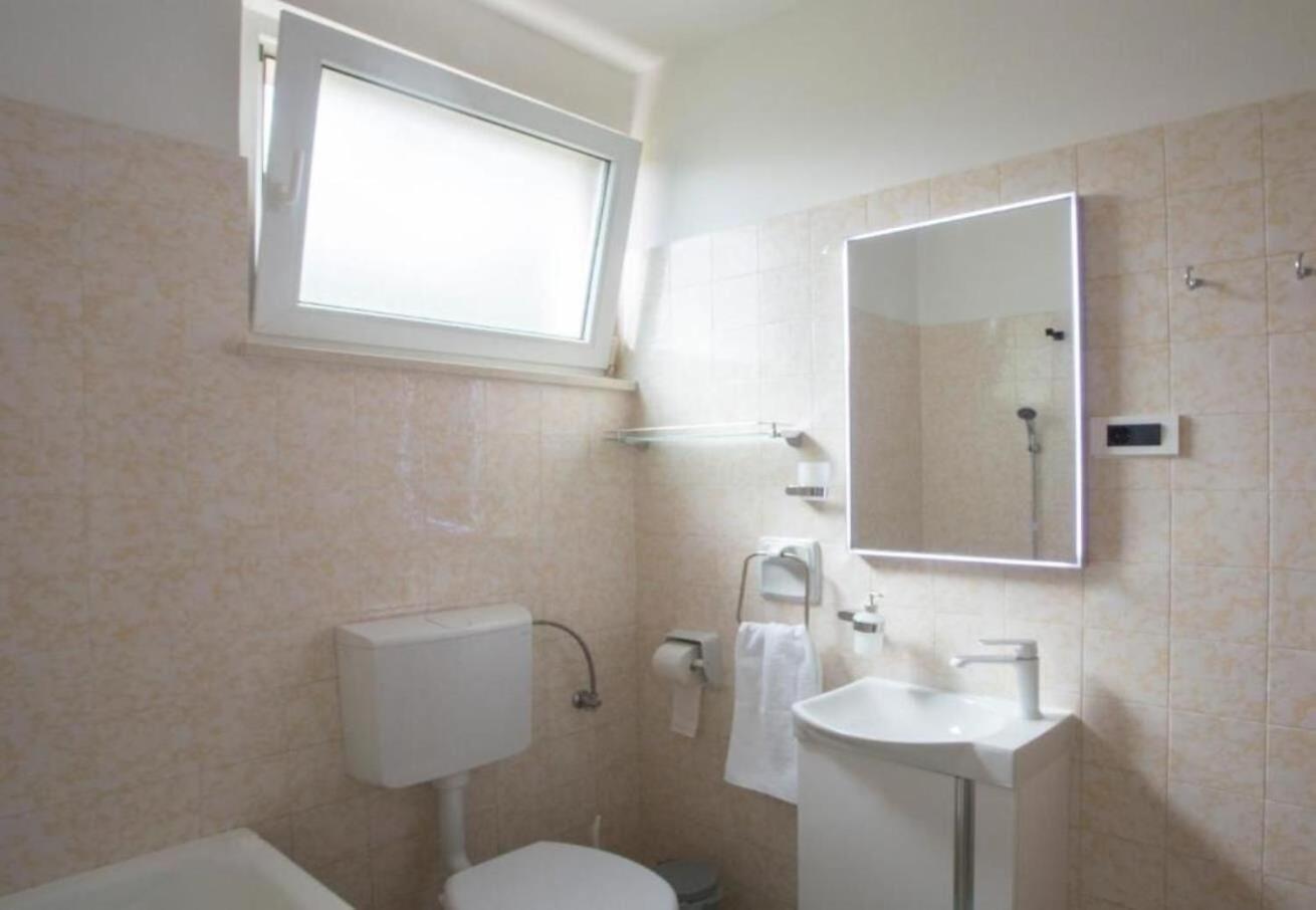 Apartments Damir - 80 M From Beach بوستيرا المظهر الخارجي الصورة