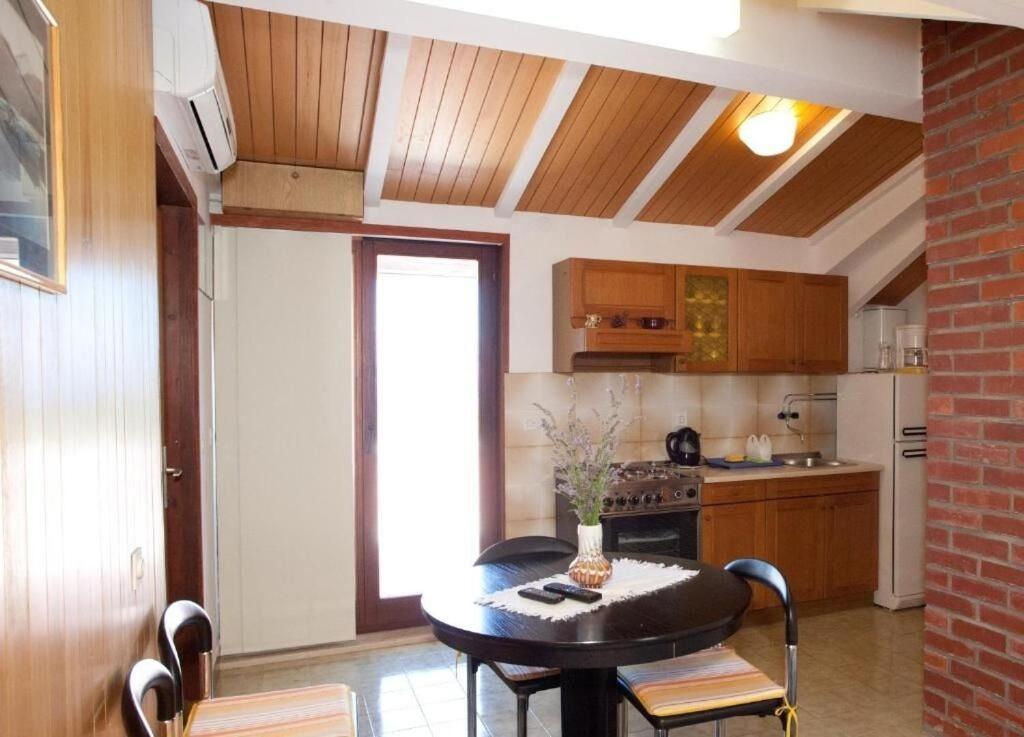 Apartments Damir - 80 M From Beach بوستيرا المظهر الخارجي الصورة