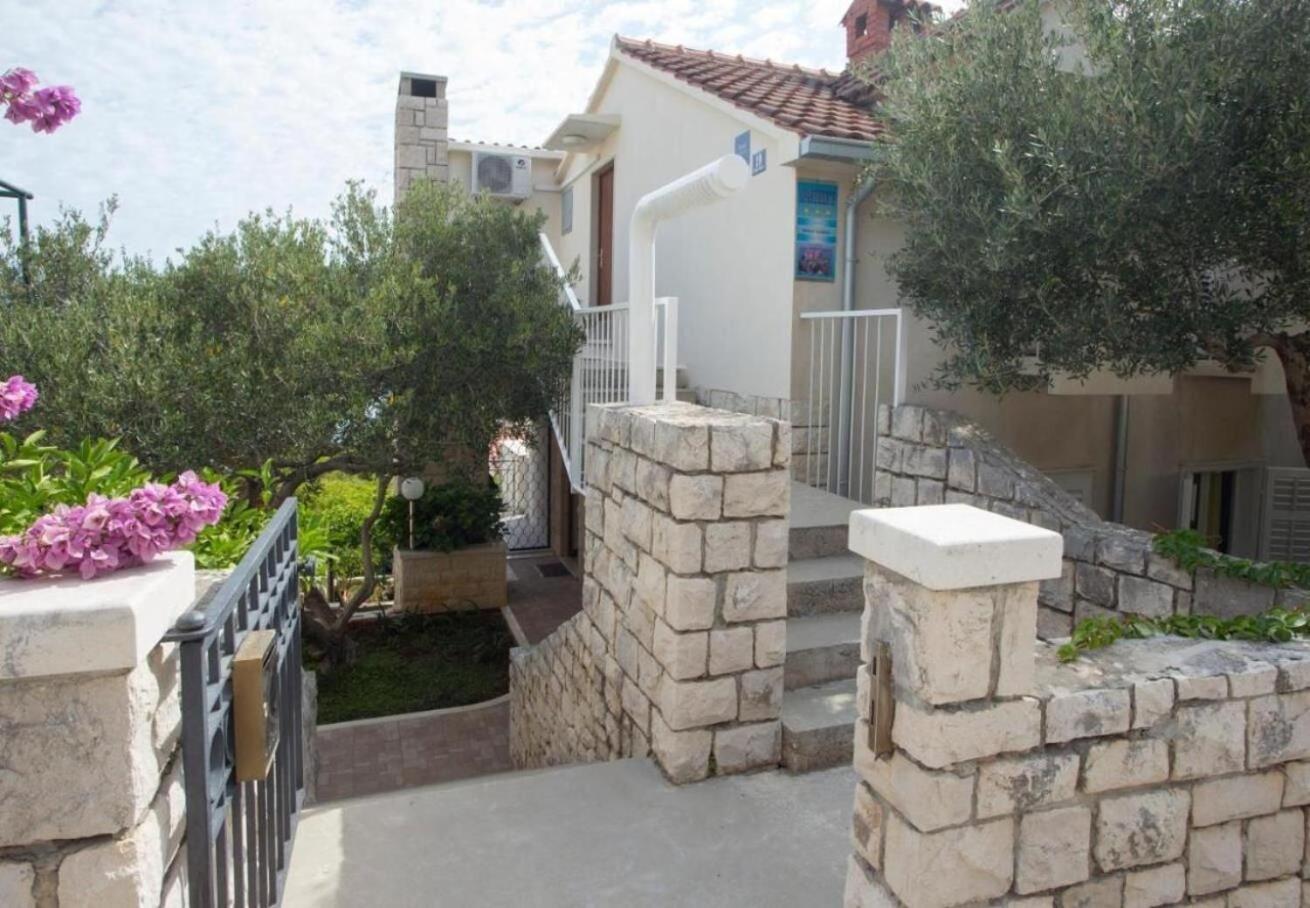 Apartments Damir - 80 M From Beach بوستيرا المظهر الخارجي الصورة