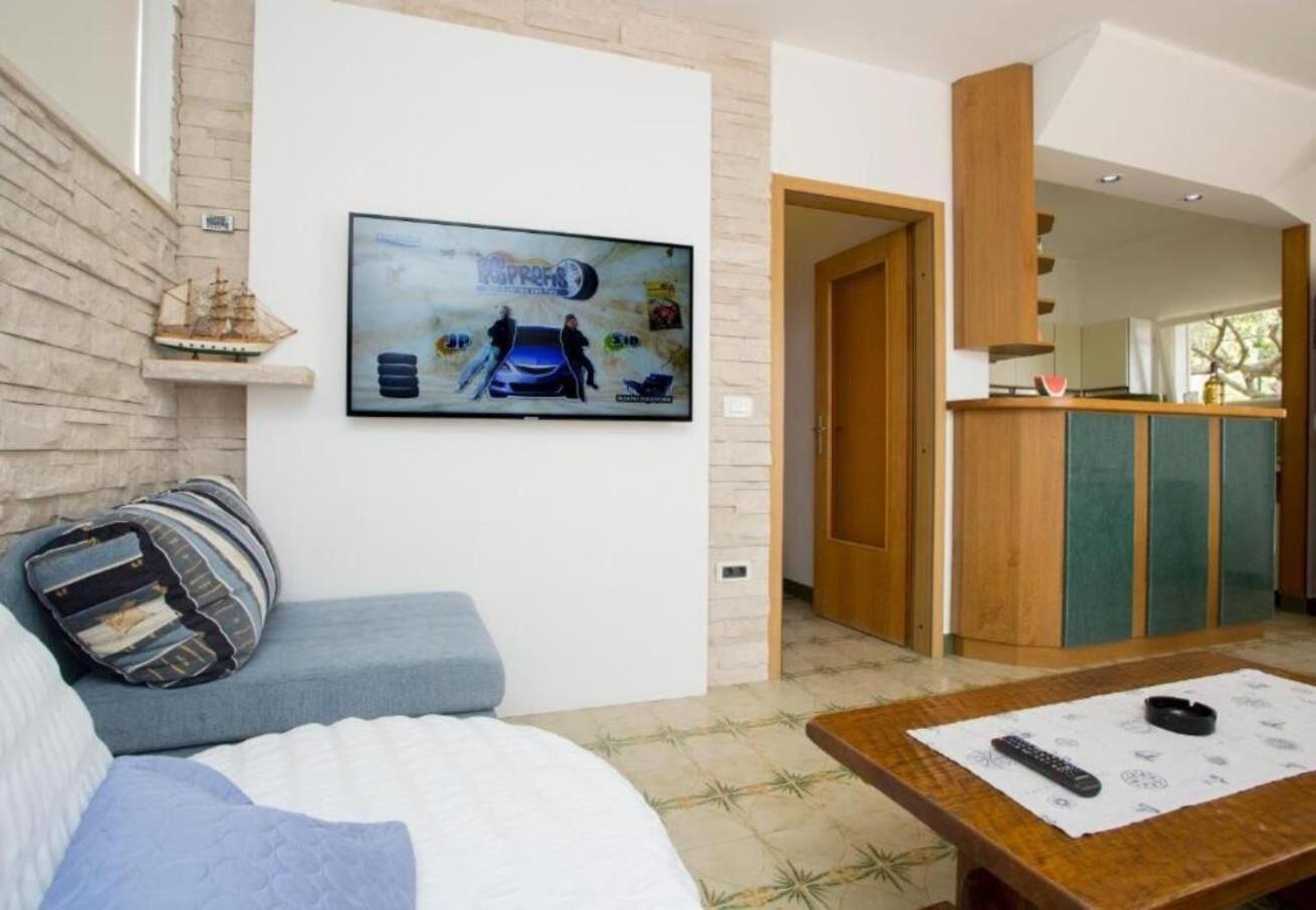 Apartments Damir - 80 M From Beach بوستيرا المظهر الخارجي الصورة